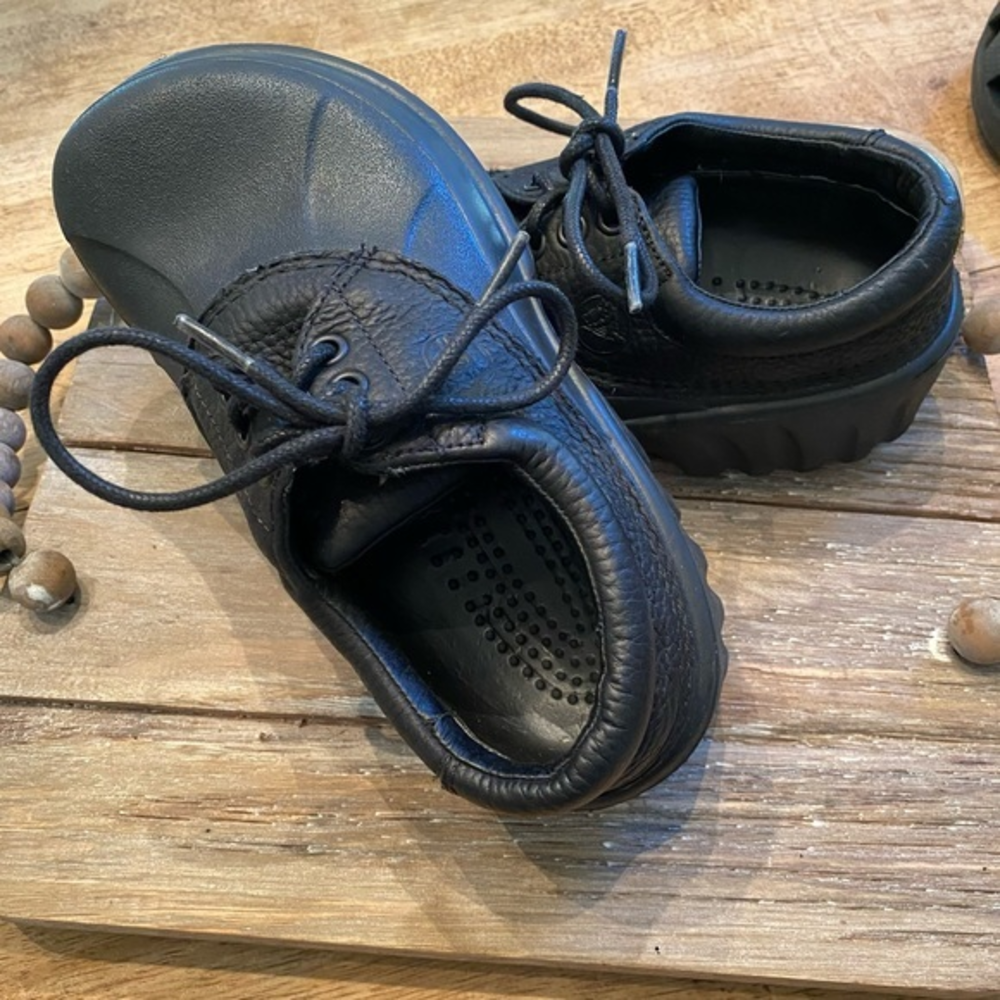 Crocs Axle Lace Up Black on Black Men’s 3 Women’s 5 Leather Upper Duck‎ Shoes